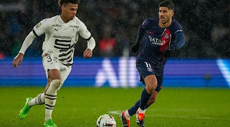 Désiré Doué im Trikot von Stade Rennes wird künftig für Paris Saint-Germain spielen. / Foto: Michel Euler/AP/dpa