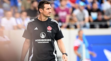 Miroslav Klose erlebt bei seinem Trainerdebüt in der 2. Bundesliga eine böse Überraschung. / Foto: Uli Deck/dpa