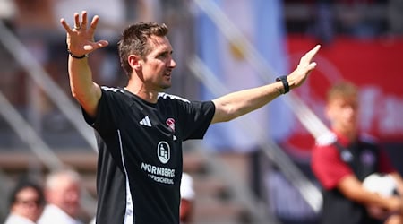 Miroslav Klose gewinnt sein erstes Zweitligaspiel als Trainer. / Foto: Daniel Karmann/dpa