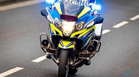 Mit mehr als vier Promille wird ein Autofahrer auf der A93 angehalten. (Symbolbild) / Foto: Moritz Frankenberg/dpa