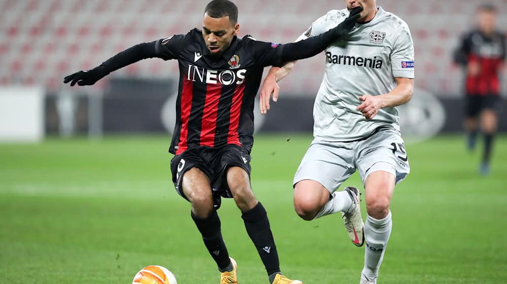 Alexis Claude-Maurice (l) wird Augsburger. / Foto: Daniel Cole/AP/dpa