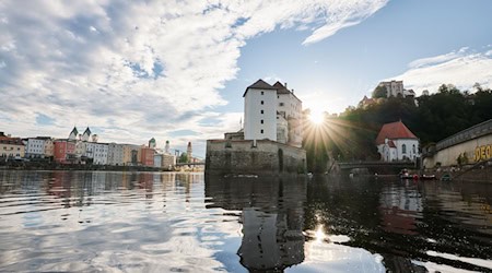 Das Schubboot war am Freitag in der Donau bei Passau gesunken. (Symbolbild) / Foto: Tobias Köhler/dpa