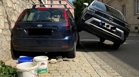 Kostet Geld: Unfall im Landkreis Bayreuth  / Foto: -/Polizeiinspektion Bayreuth-Land/dpa