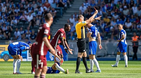 Mansour Ouro-Tagba vom SSV Jahn Regensburg ist für zwei Spiele gesperrt. / Foto: Sebastian Räppold/Matthias Koch/dpa