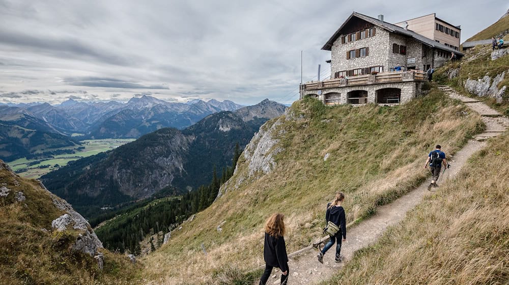 Die Bad Kissinger Hütte des Deutschen Alpenvereins. Der DAV bewirtschaftet rund 200 Hütten. (Archivbild) / Foto: Nicolas Armer/dpa