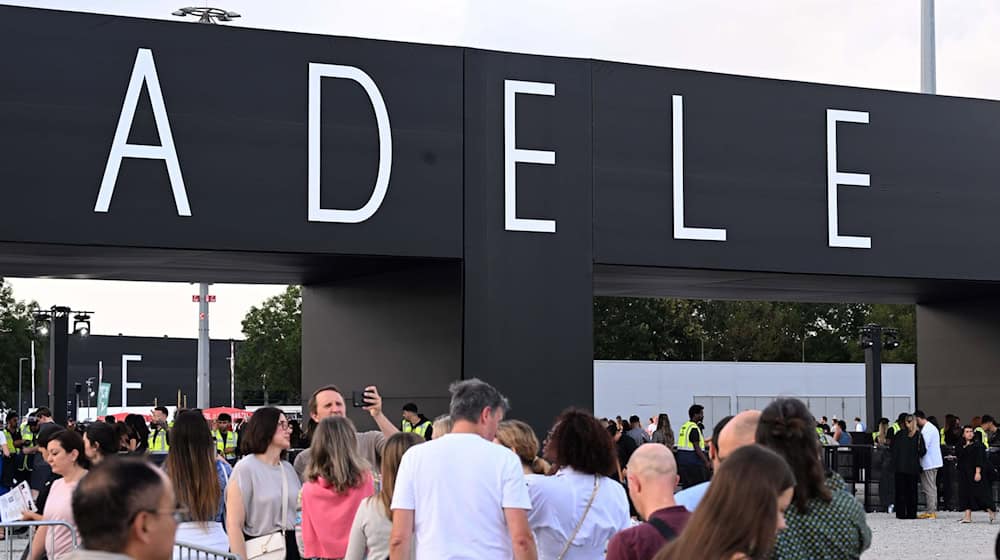 Weite Anreise: Fans kommen aus aller Welt zu Adele nach München. (Archivbild) / Foto: Felix Hörhager/dpa