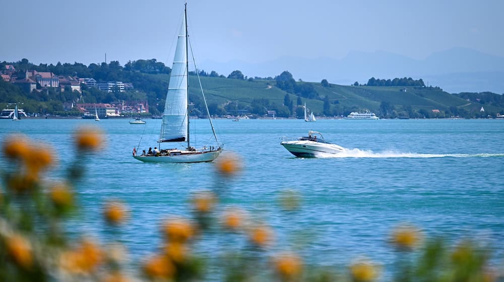 Eine Gruppe mietet für einen Ausflug am Bodensee drei Motorboote. (Symbolbild) / Foto: Felix Kästle/dpa