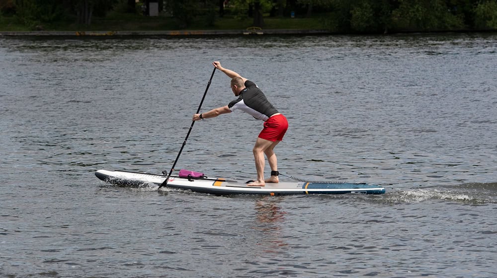 Ein Stand-Up Paddler ist im Lech ertrunken. (Symbolbild) / Foto: Paul Zinken/dpa