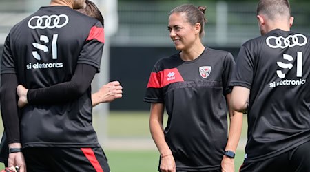 Sabrina Wittmann startet in ihre erste Saison als Cheftrainerin im Profifußball. / Foto: Daniel Löb/dpa