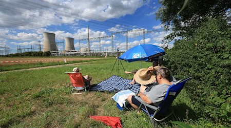 Die Kühltürme des stillgelegten Kernkraftwerks sollen gesprengt werden. / Foto: Karl-Josef Hildenbrand/dpa