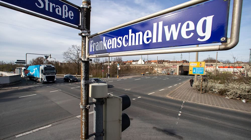 Um den geplanten Ausbau des Frankenschnellwegs in Nürnberg wird bereits seit Jahren gestritten. (Archivbild) / Foto: Daniel Karmann/dpa