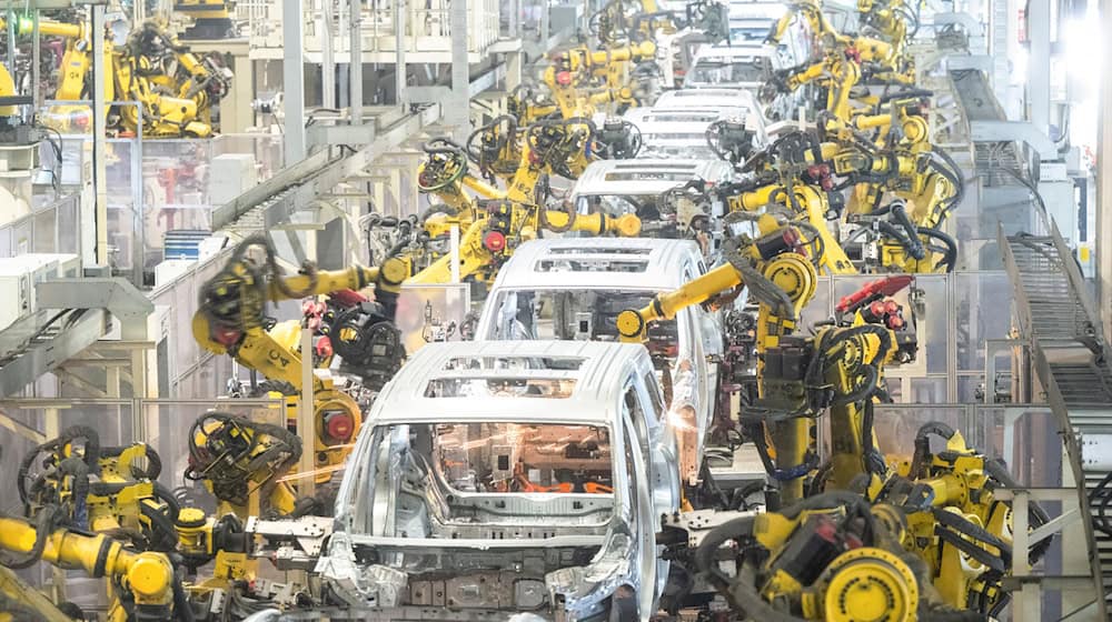 Fertigung bei der chinesischen Elektroautomarke bei Voyah in Wuhan. (Archivbild) / Foto: Xiao Yijiu/Xinhua/dpa