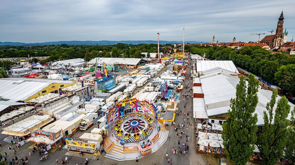 Das Gäubodenvolksfest gilt als das zweitgrößte Volksfest in Bayern.  / Foto: Armin Weigel/dpa