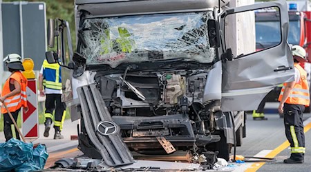 Bei einem Auffahrunfall auf der Autobahn 9 wurden zwei Lkw-Fahrer verletzt. / Foto: Haubner/Vifogra/dpa