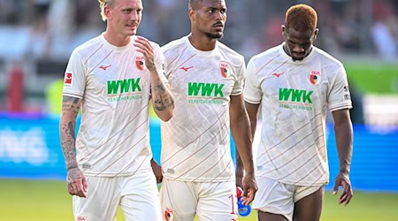 Die Augsburger Marius Wolf, Steve Mounié und Samuel Essende (v. l.) wollen gegen St. Pauli endlich jubeln. / Foto: Harry Langer/dpa