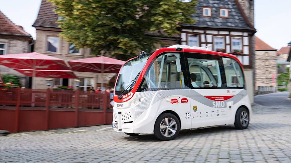 Das Projekt für die autonomen E-Shuttles in Oberfranken endet. (Archivbild) / Foto: Nicolas Armer/dpa