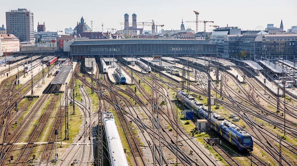 Zehntausende zusätzlicher Bahnreisende werden während der Wiesn erwartet. (Archivfoto) / Foto: Matthias Balk/dpa