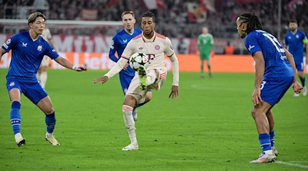 Stark am Ball und mit viel Zug zum Tor: Michael Olise. / Foto: Peter Kneffel/dpa