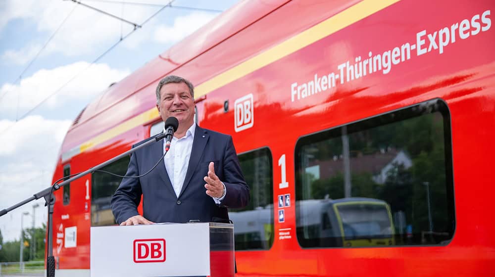 Hat klare Forderungen an den Bund: Bayerns Verkehrsminister Christian Bernreiter. (Archivbild) / Foto: Pia Bayer/dpa