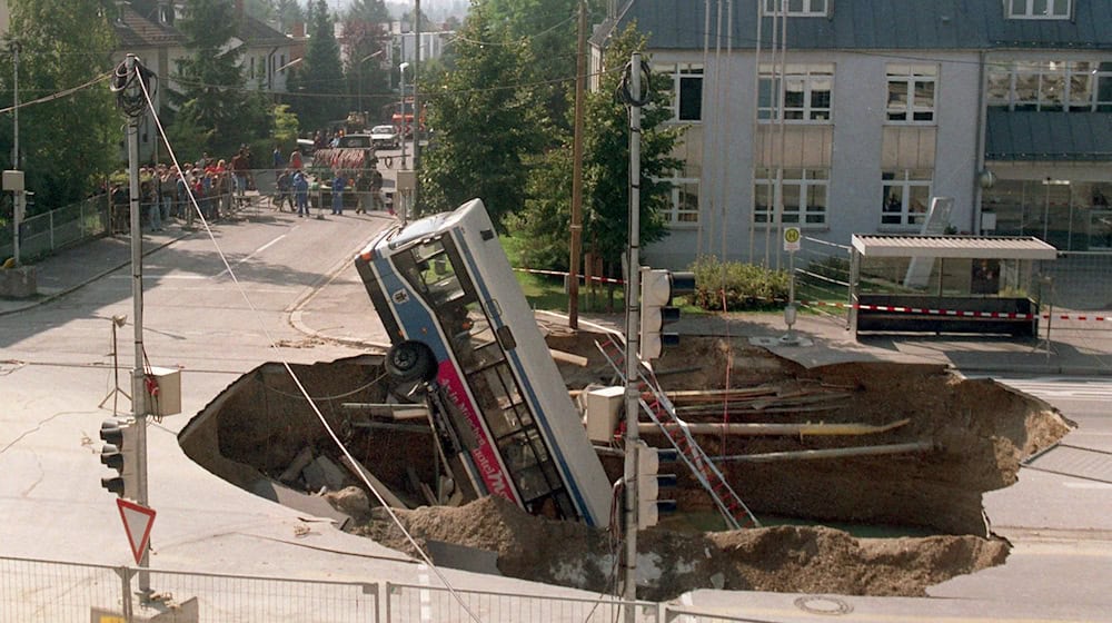 Bei dem Busunglück von Trudering im Jahr 1994 starben drei Menschen. (Archivbild) / Foto: Frank Mächler/dpa