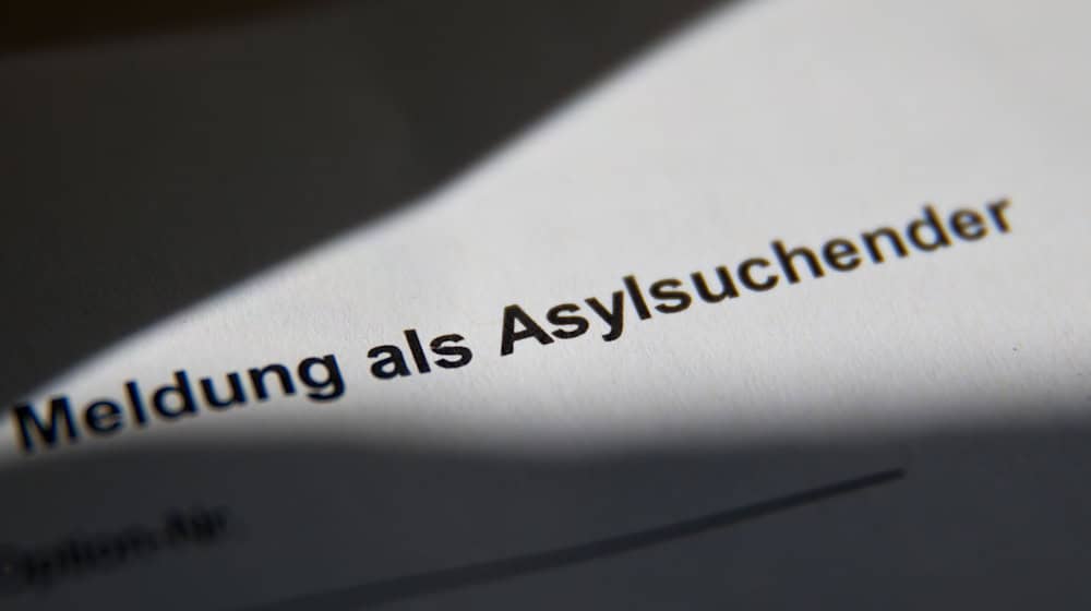 Die CSU-Fraktion will die Arbeitsmöglichkeiten für Asylbewerber verbessern. (Symbolbild) / Foto: Daniel Karmann/dpa