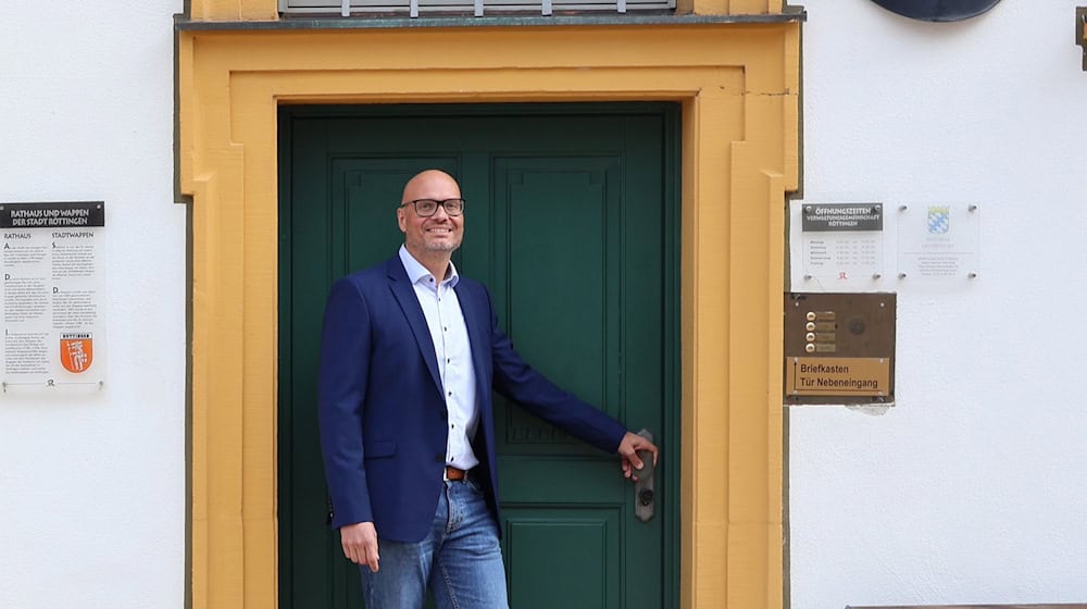 Stand zwar nicht auf dem Wahlzettel, aber wurde gewählt: Bürgermeister Romstöck. / Foto: D. Mitnacht/Stadt Röttingen/dpa