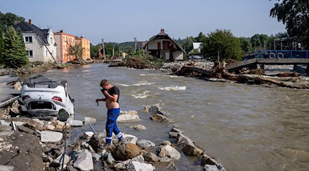 Ein Blick auf die Folgen des Hochwassers im Dorf Kobyla nad Vidnavkou. (Foto aktuell) / Foto: Deml Ondrej/CTK/dpa