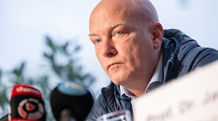 Das Bundesverfassungsgericht hat eine Entscheidung über eine Verfassungsbeschwerde des früheren Regensburger Oberbürgermeisters Joachim Wolbergs gegen drei Urteile gegen ihn abgelehnt. (Archivbild) / Foto: Peter Kneffel/dpa