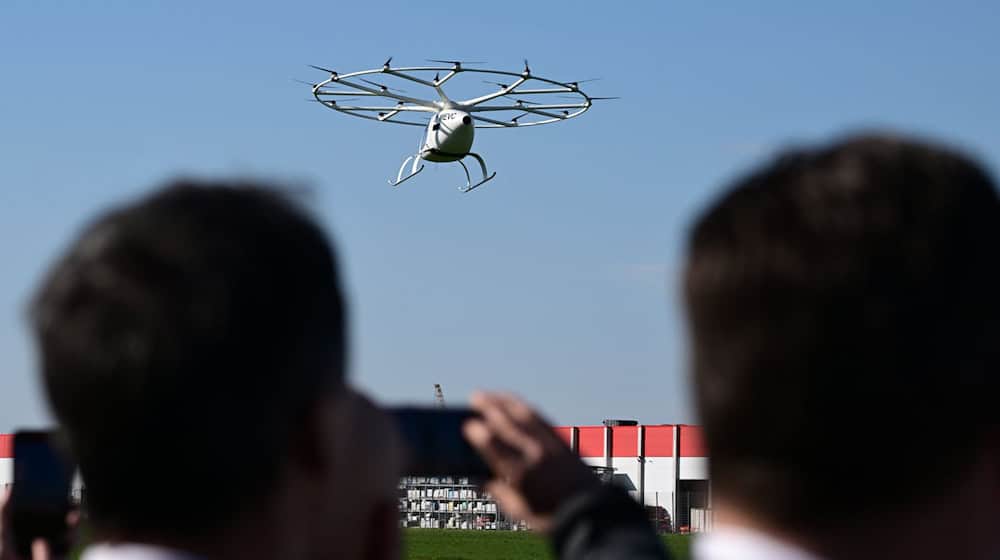 Eine Studie hat Flugtaxis kritisch unter die Lupe genommen. (Archivbild) / Foto: Bernd Weißbrod/dpa