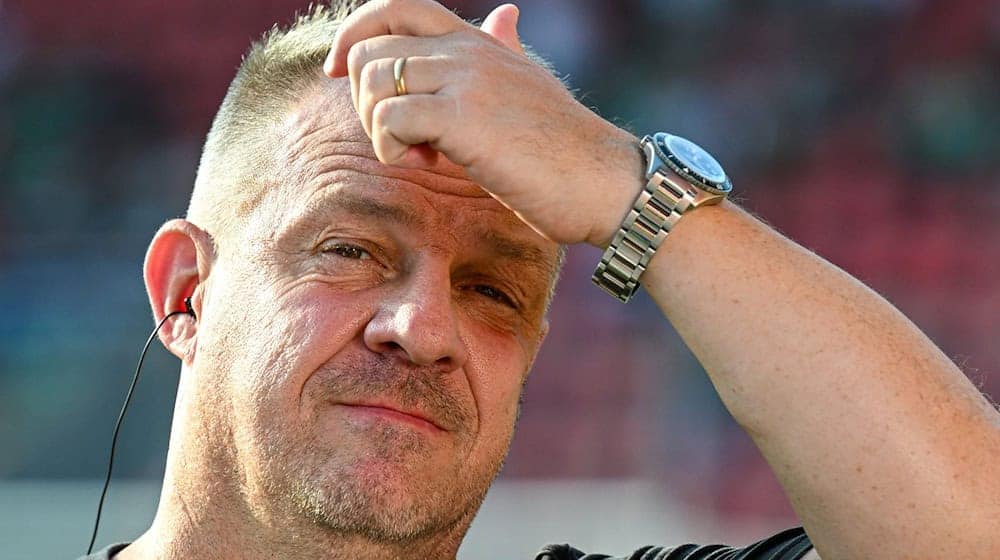 Alexander Zorniger will seine Mannschaft mutiger als zuletzt sehen. / Foto: Armin Weigel/dpa