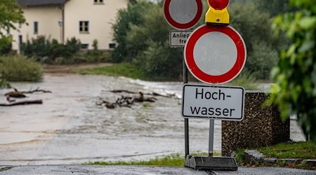 Auch in Bayern sorgten hohe Wasserstände von Flüssen für Überschwemmungen. / Foto: Armin Weigel/dpa