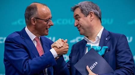 Sie wollen die K-Frage entscheiden: Friedrich Merz und Markus Söder. Nun laden sie zu einer Pressekonferenz. (Archivbild) / Foto: Michael Kappeler/dpa