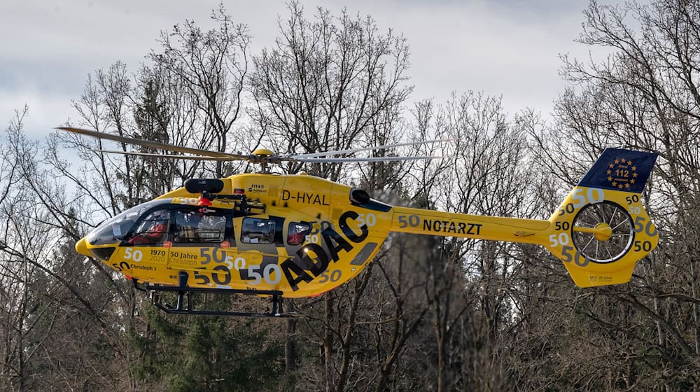 Mit dem Rettungshubschrauber Christoph 1 wurde der 24-Jährige aus dem Wasser geholt. (Symbolbild) / Foto: Peter Kneffel/dpa