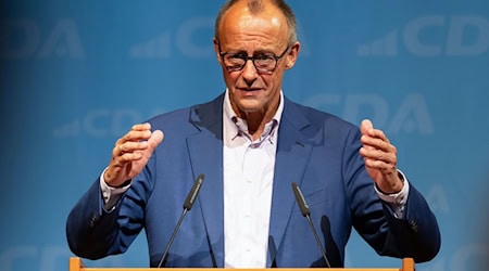 CDU-Chef Friedrich Merz und sein CSU-Kollege Söder wollen im Spätsommer die Entscheidung über die K-Frage der Union treffen. Der ist bald zu Ende. Merz betont im ZDF, die Gremien würden einbezogen.  / Foto: Jacob Schröter/dpa