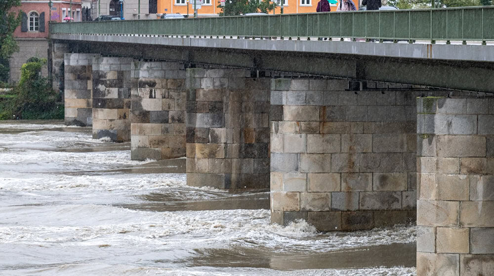 In Passau gibt es nun wegen der Unwetter und des Hochwassers Sperrungen in der Altstadt. (Foto-aktuell vom 14.09) / Foto: Armin Weigel/dpa