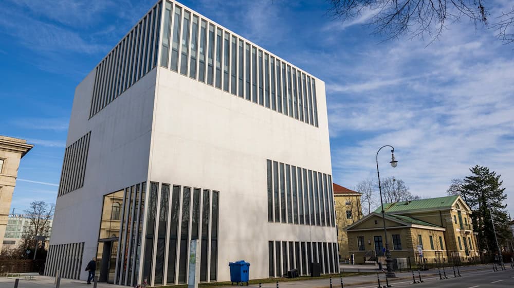 Das NS-Dokumentationszentrum verzichtet auf die feierliche Eröffnung einer neuen Schau. / Foto: Peter Kneffel/dpa