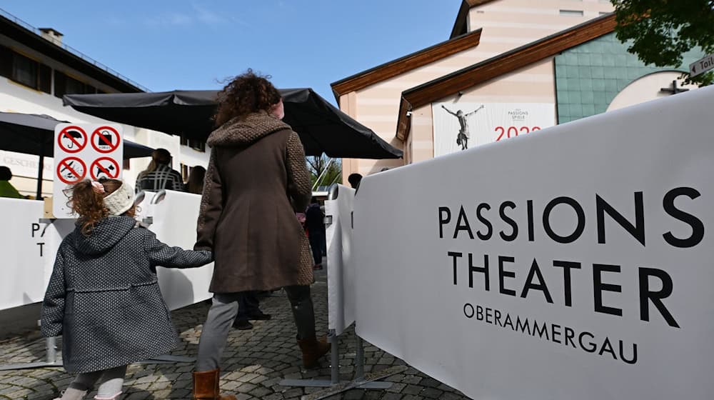 Im Passionstheater in Oberammergau startet die Staatsoper in die Saison (Illustration) / Foto: Angelika Warmuth/dpa