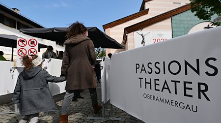 Im Passionstheater in Oberammergau startet die Staatsoper in die Saison (Illustration) / Foto: Angelika Warmuth/dpa