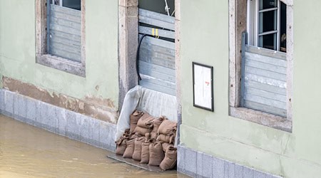 Die Stadt Passau bereitet sich auf Überschwemmungen vor. (Archivbild) / Foto: Armin Weigel/dpa