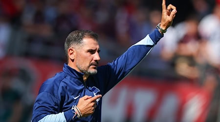 Erfolgreicher Tag an alter Wirkungsstätte: Hertha-Coach Cristian Fiél. / Foto: Daniel Karmann/dpa