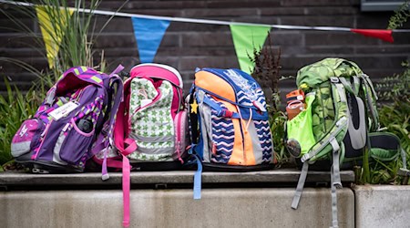 Der anstehende Schulstart lässt im Handel die Kassen klingeln. / Foto: Bernd Thissen/dpa