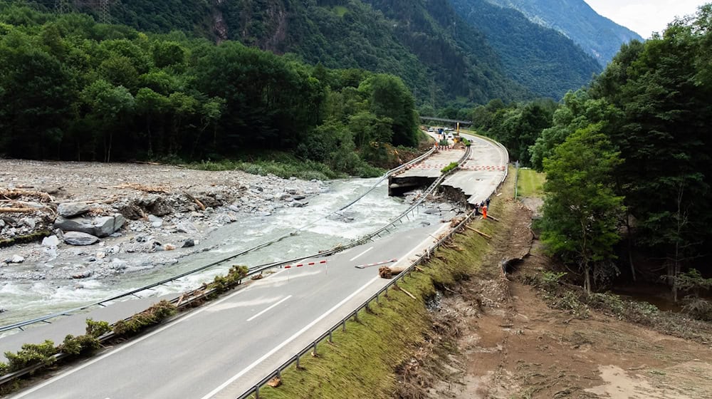 200 Meter der Autobahn A13 wurden im Rekordtempo wieder hergestellt. (Archivbild) / Foto: Samuel Golay/KEYSTONE/TI-PRESS/dpa