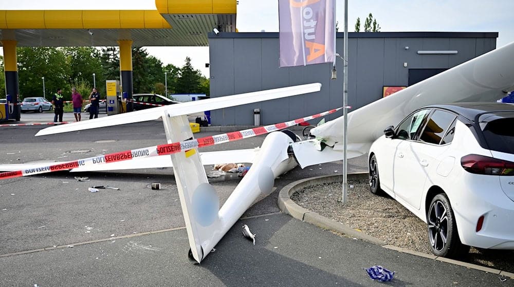 Der Pilot kam nach dem Absturz schwer verletzt ins Krankenhaus. (Symbolbild) / Foto: Matthias Merz/dpa