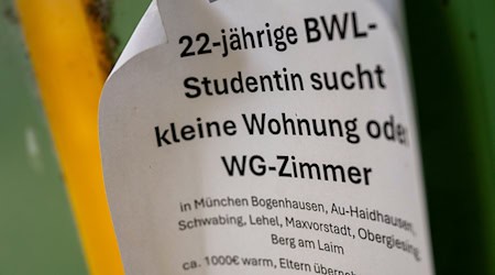 Kurz vor Beginn des Wintersemesters halten wieder Tausende Studierende Ausschau nach einem WG-Zimmer. Vor allem in München kann das richtig teuer werden. (Archivbild) / Foto: Peter Kneffel/dpa