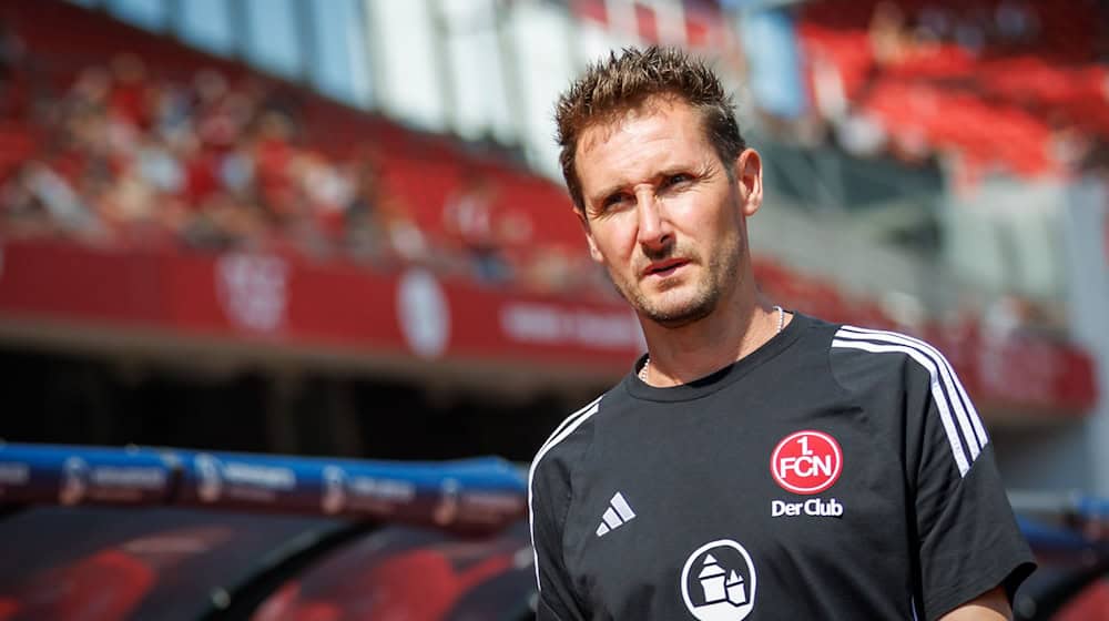 Miroslav Klose freuen die Fortschritte von Stürmer Mahir Emreli. / Foto: Daniel Karmann/dpa