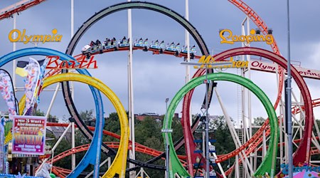 Bei Arbeiten an der legendären Olympia-Looping Achterbahn ist ein Mann gestorben. (Archivfoto) / Foto: Sven Hoppe/dpa