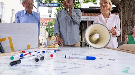 Ude, Williams und Glas gegen Rassismus / Foto: Peter Kneffel/dpa