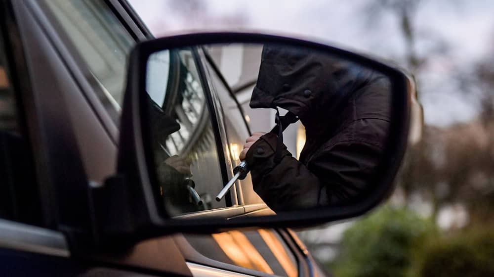 Auch in Bayern hat die Zahl der Autodiebstähle wieder zugenommen. (Symbolbild) / Foto: Axel Heimken/dpa/dpa-tmn