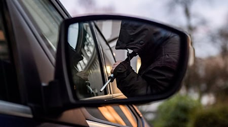 Auch in Bayern hat die Zahl der Autodiebstähle wieder zugenommen. (Symbolbild) / Foto: Axel Heimken/dpa/dpa-tmn