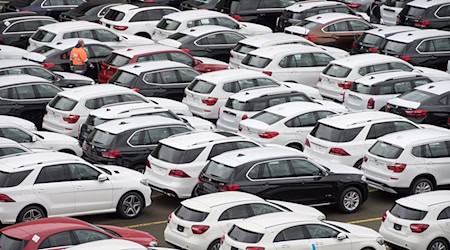 Sowohl BMW als auch Mercedes kämpfen um ihre Absätze in China. (Symbolbild) / Foto: Ingo Wagner/dpa